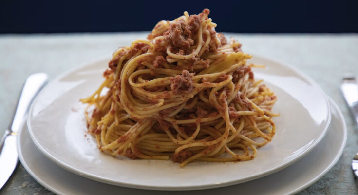 Pasta con tonno fresco